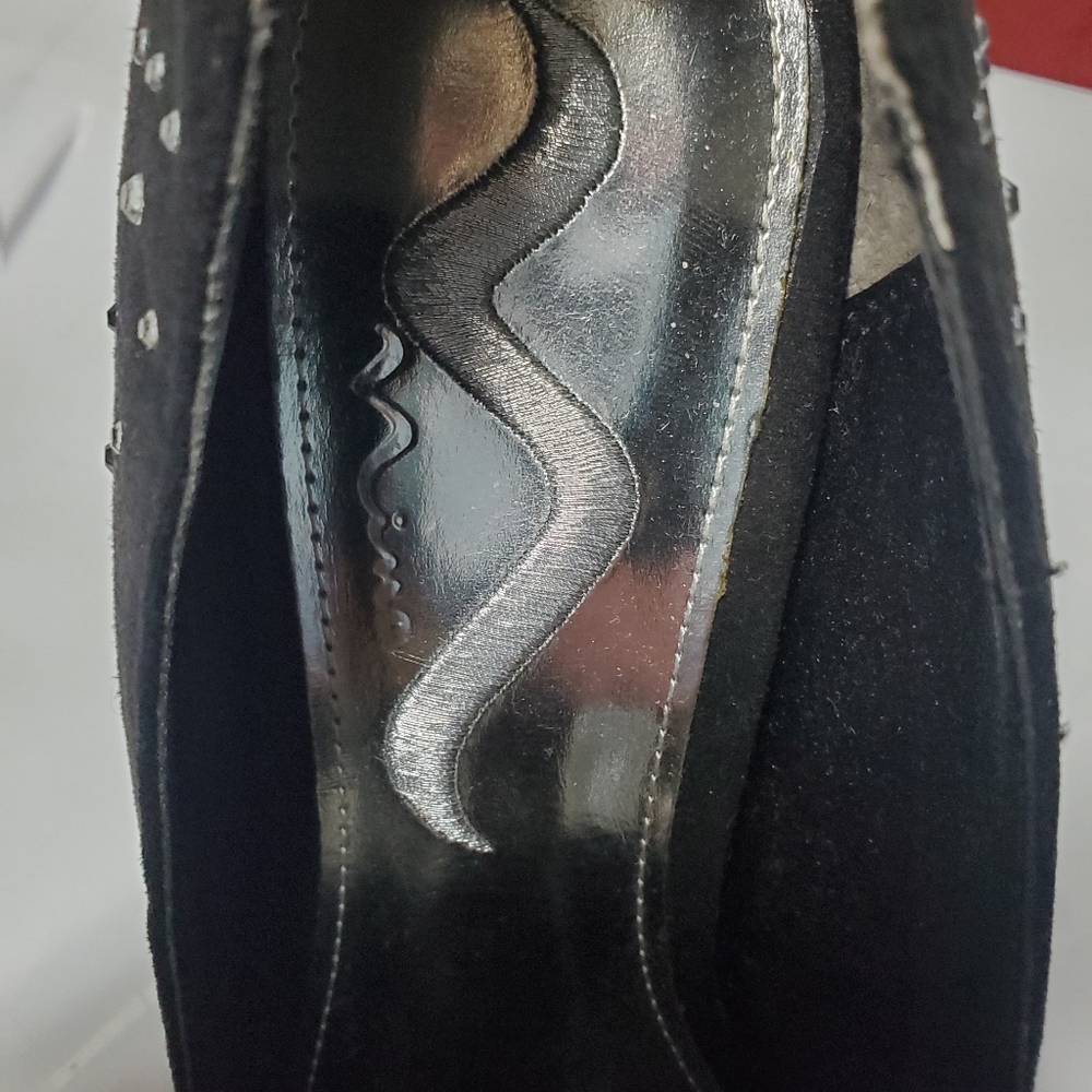 Heels - Picture 2 of 5